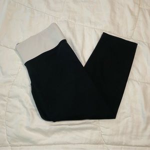Victoria’s Secret ‘PINK’ Cropped Leggings